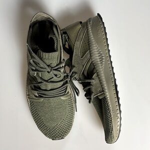 Puma Ignite EvoKnit men size 9.5 olive green